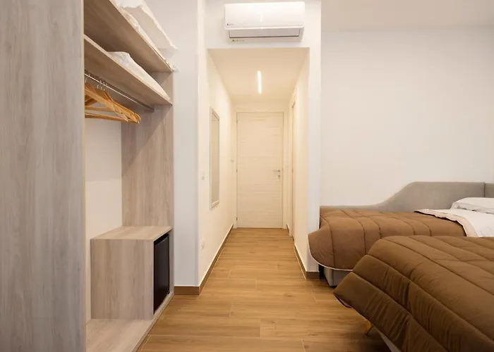 Toledo3 Гостевой дом Неаполь