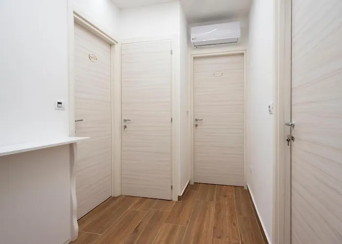 Toledo3 Гостевой дом Неаполь